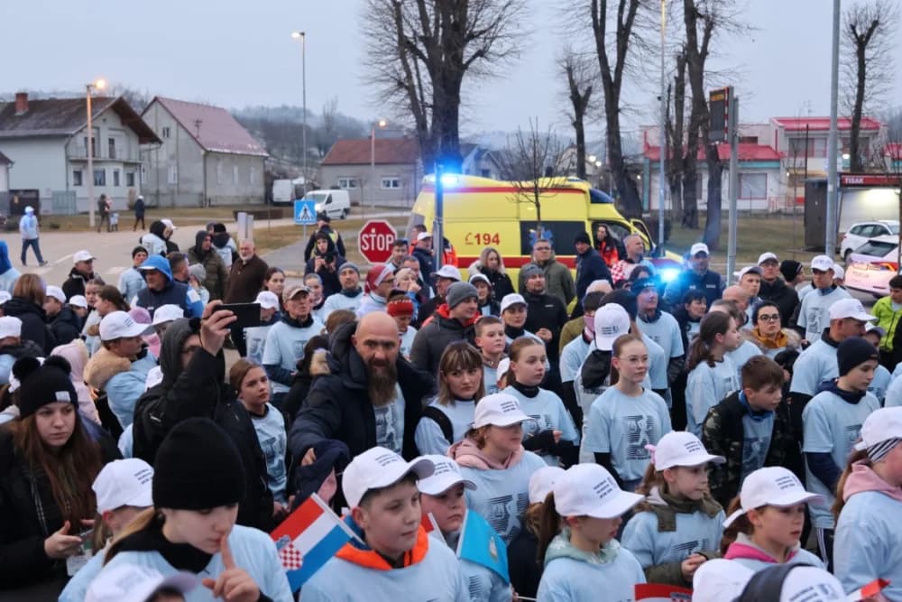 Trkači od najmlađih do najstarijih generacija sudjelovali na 11. polumaratonu “Putevima sibinjskih žrtava” okupio