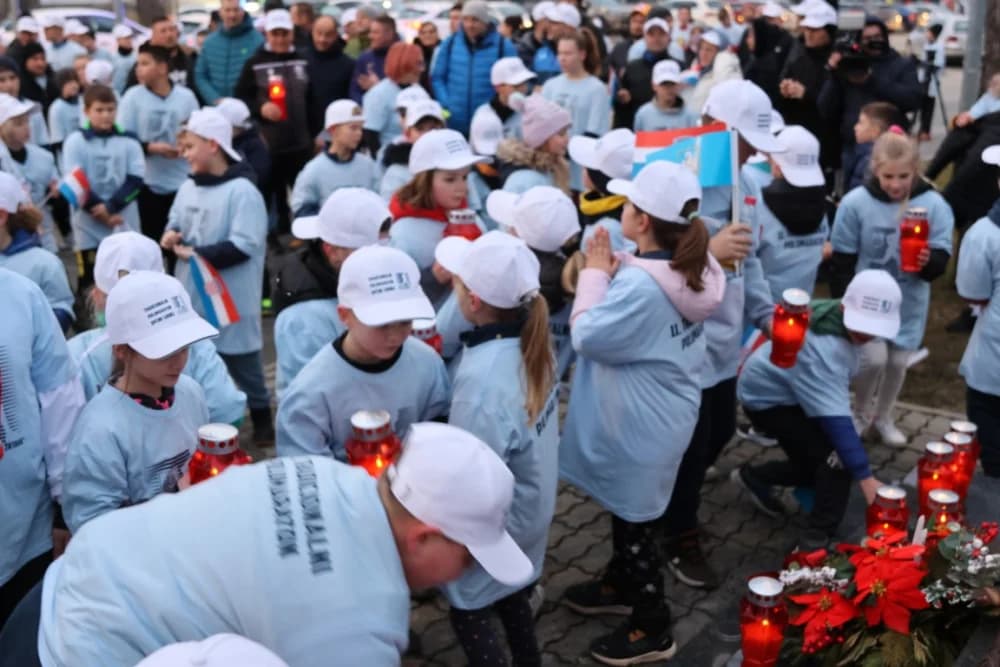 Trkači od najmlađih do najstarijih generacija sudjelovali na 11. polumaratonu “Putevima sibinjskih žrtava” okupio