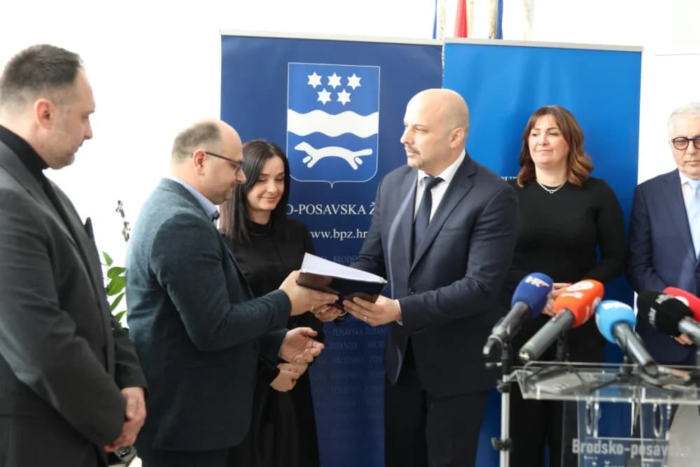 Uručen ugovor za Projekt „Izgradnja pretovarnih stanica u obuhvatu Regionalnog centra za gospodarenje otpadom Šagulje“