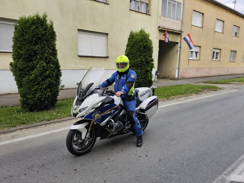 ʼSamoʼ 233 km/ h autocestom kod Garčina