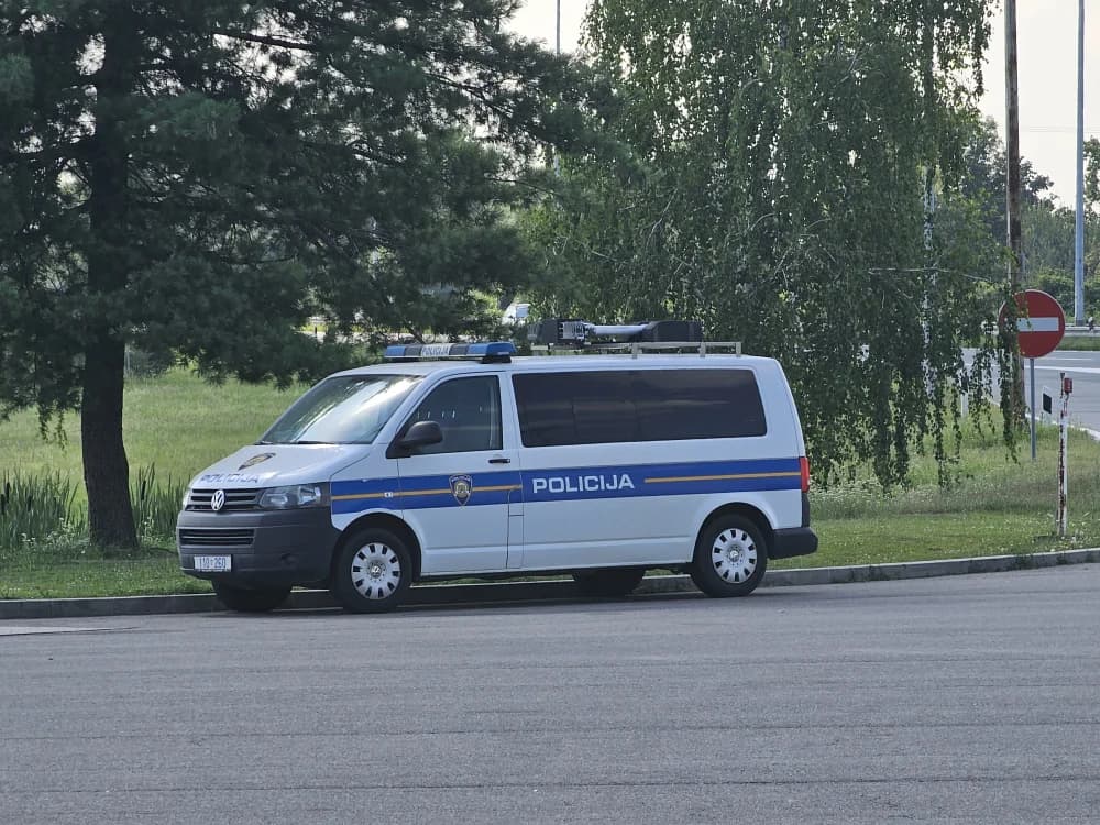 Policija oduzela vozilo 22-godišnjem vozaču