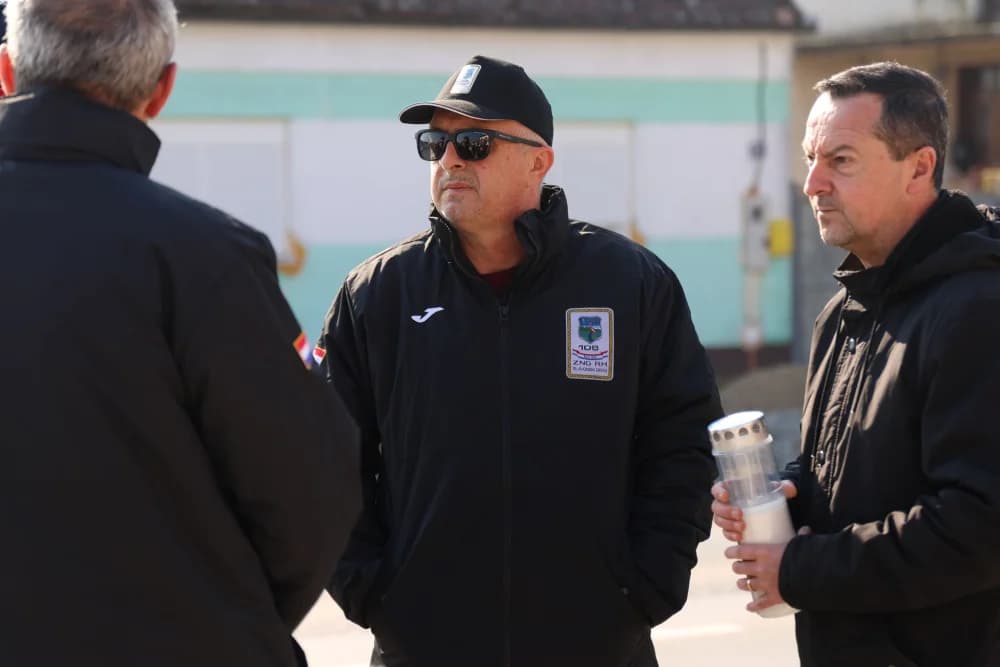 Svečanost obilježavanja Dana općine Sibinj: Položeni vijenci, zapaljene svijeće kod spomen obilježja i služeno misno slavlje