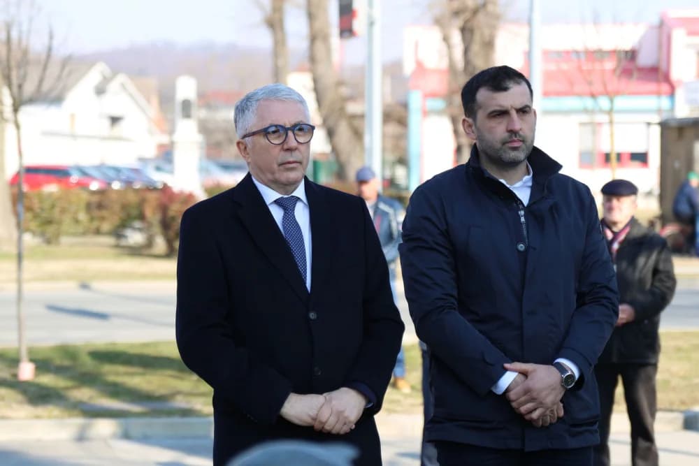 Svečanost obilježavanja Dana općine Sibinj: Položeni vijenci, zapaljene svijeće kod spomen obilježja i služeno misno slavlje