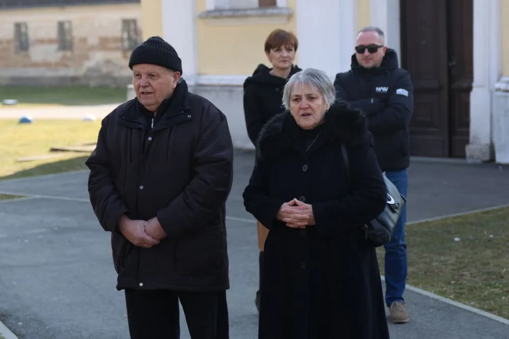 Svečanost obilježavanja Dana općine Sibinj: Položeni vijenci, zapaljene svijeće kod spomen obilježja i služeno misno slavlje