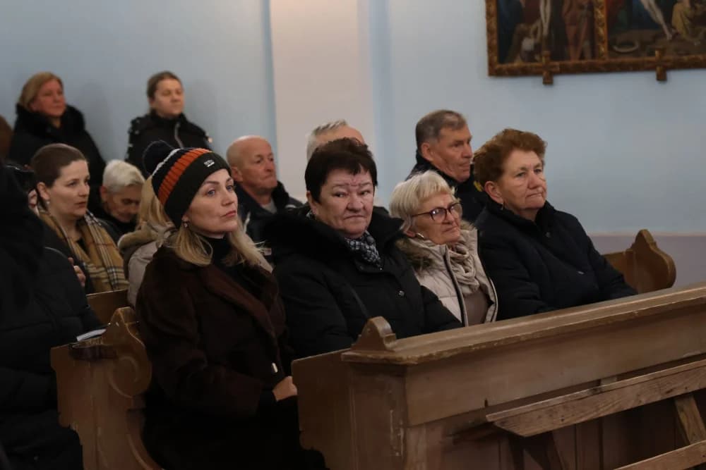 Svečanost obilježavanja Dana općine Sibinj: Položeni vijenci, zapaljene svijeće kod spomen obilježja i služeno misno slavlje