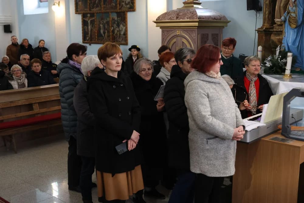 Svečanost obilježavanja Dana općine Sibinj: Položeni vijenci, zapaljene svijeće kod spomen obilježja i služeno misno slavlje
