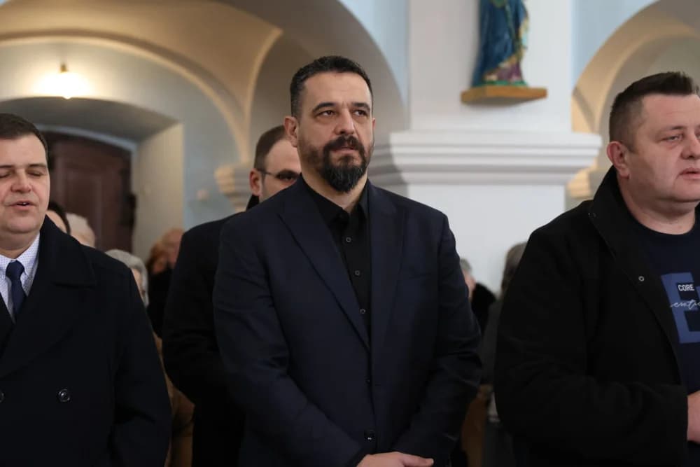 Svečanost obilježavanja Dana općine Sibinj: Položeni vijenci, zapaljene svijeće kod spomen obilježja i služeno misno slavlje