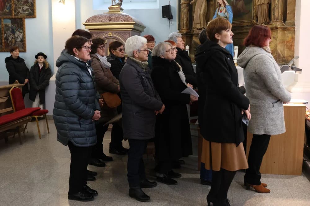 Svečanost obilježavanja Dana općine Sibinj: Položeni vijenci, zapaljene svijeće kod spomen obilježja i služeno misno slavlje