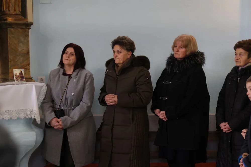 Svečanost obilježavanja Dana općine Sibinj: Položeni vijenci, zapaljene svijeće kod spomen obilježja i služeno misno slavlje