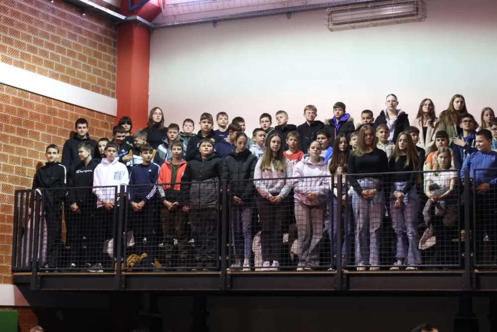 Uz jedinstvenu šetnju kroz 1100 godina hrvatskog kraljevstva te jedinstvenog učeničkog programa i obraćanja domaćina i uzvanika proslavljen Dan općine Sibinj i Osnovne škole Sibinjskih žrtava