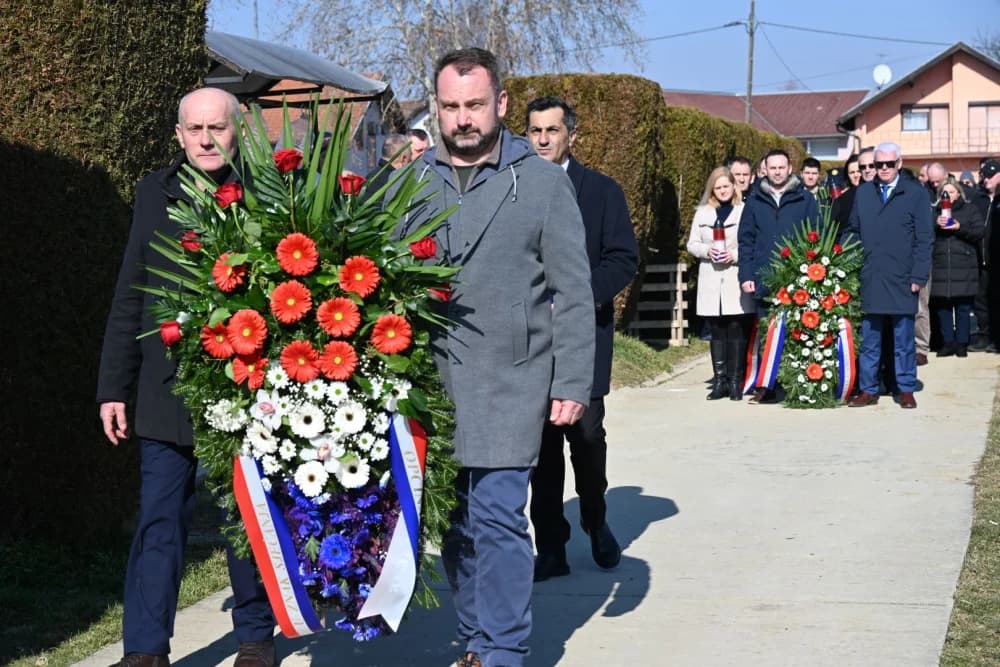 90. OBLJETNICA VRBSKO – RUŠČIČKIH ŽRTAVA: Počast uz obitelji poginulih te druge predstavnike