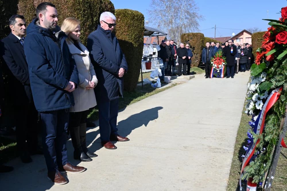90. OBLJETNICA VRBSKO – RUŠČIČKIH ŽRTAVA: Počast uz obitelji poginulih te druge predstavnike