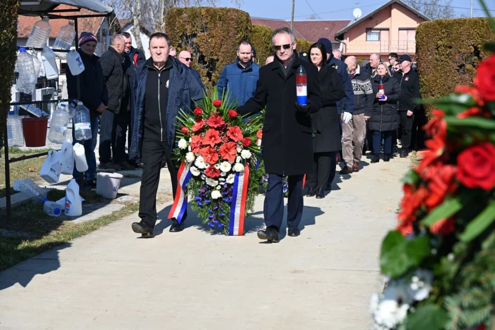 90. OBLJETNICA VRBSKO – RUŠČIČKIH ŽRTAVA: Počast uz obitelji poginulih te druge predstavnike