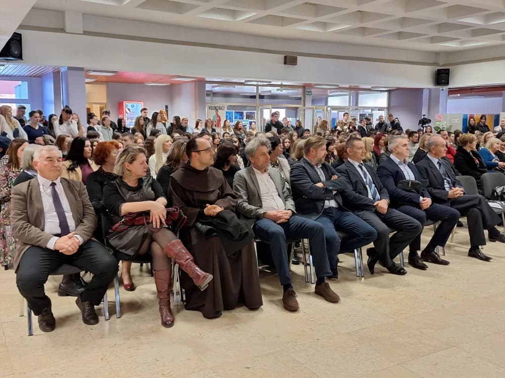 107. Dan škole Gimnazije ʼMatija Mesićʼ obilježen prigodnim programom