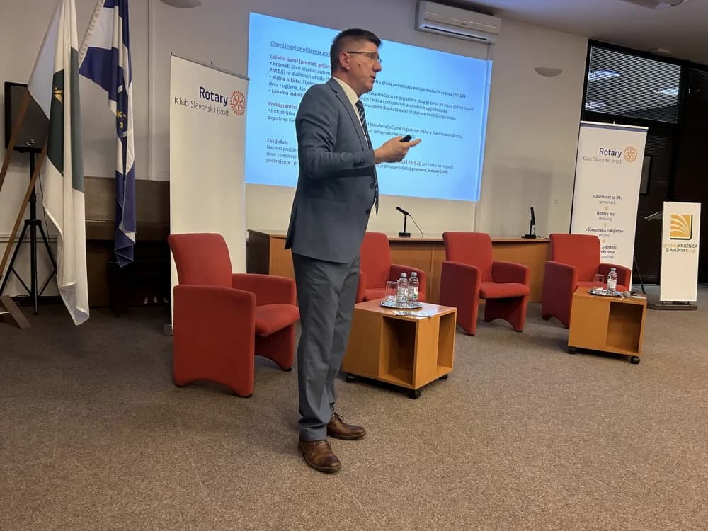 Održana važna tribina Čist zrak za Slavonski Brod