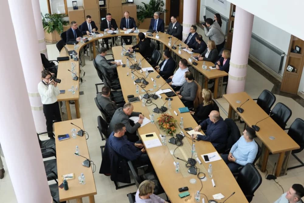 Kapa do poda načelnicima, gradonačelnicima i županu: ʼOni se trude za ostanak i opstanak ljudi u svojim krajevimaʼ
