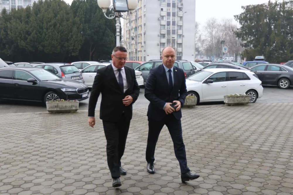 Kapa do poda načelnicima, gradonačelnicima i županu: ʼOni se trude za ostanak i opstanak ljudi u svojim krajevimaʼ