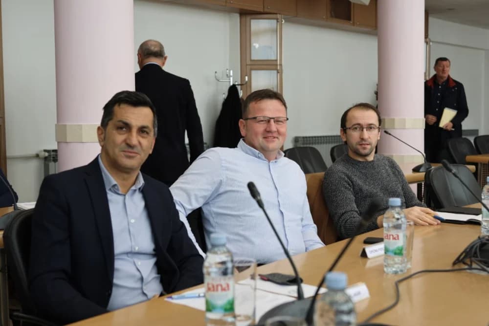 Kapa do poda načelnicima, gradonačelnicima i županu: ʼOni se trude za ostanak i opstanak ljudi u svojim krajevimaʼ
