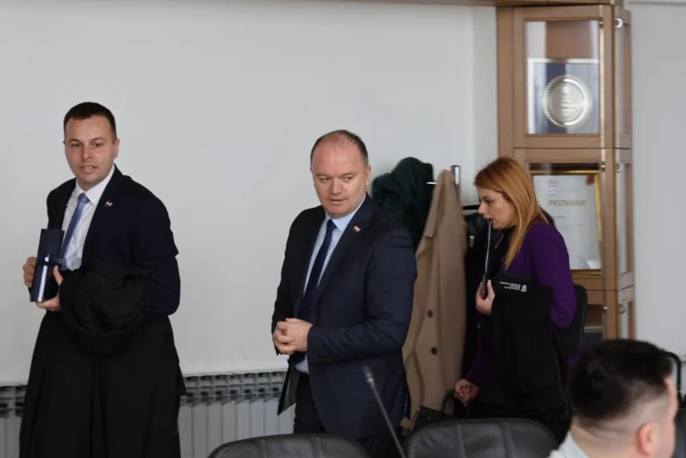 Kapa do poda načelnicima, gradonačelnicima i županu: ʼOni se trude za ostanak i opstanak ljudi u svojim krajevimaʼ