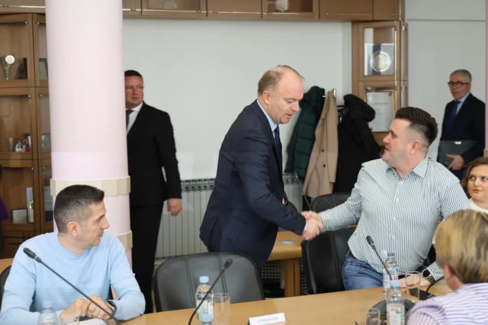 Kapa do poda načelnicima, gradonačelnicima i županu: ʼOni se trude za ostanak i opstanak ljudi u svojim krajevimaʼ