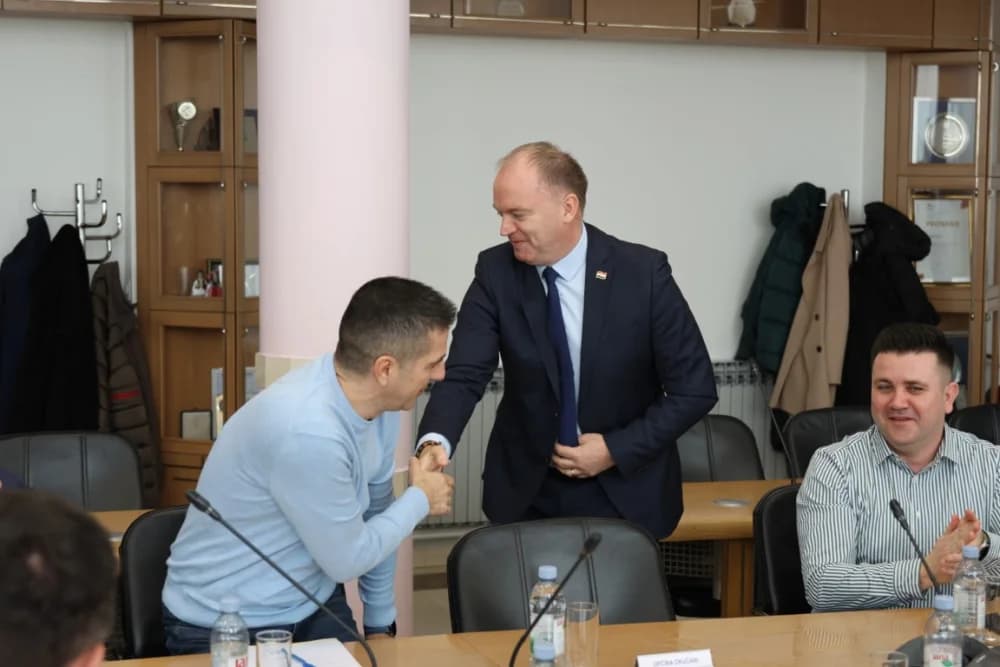 Kapa do poda načelnicima, gradonačelnicima i županu: ʼOni se trude za ostanak i opstanak ljudi u svojim krajevimaʼ