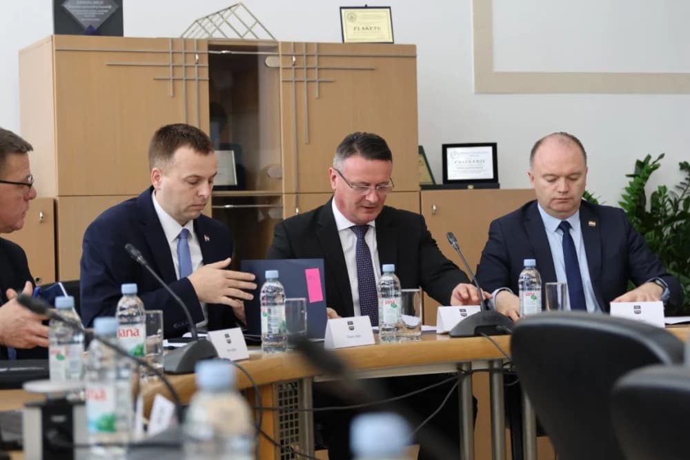 Kapa do poda načelnicima, gradonačelnicima i županu: ʼOni se trude za ostanak i opstanak ljudi u svojim krajevimaʼ