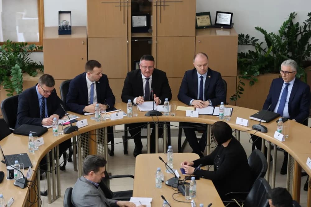Kapa do poda načelnicima, gradonačelnicima i županu: ʼOni se trude za ostanak i opstanak ljudi u svojim krajevimaʼ