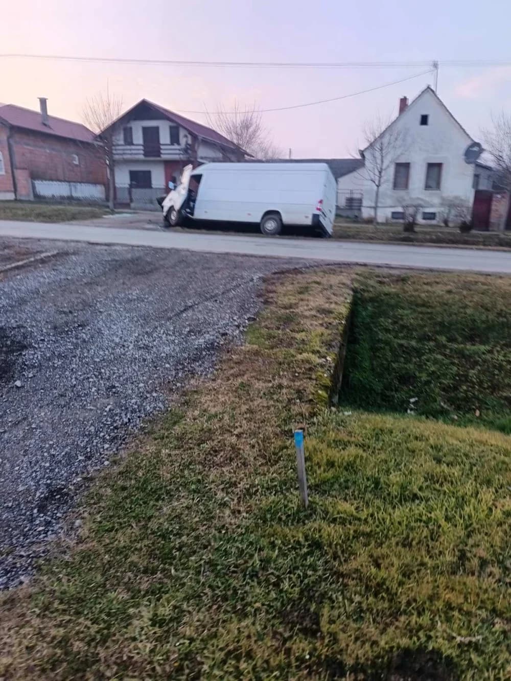 Više ozlijeđenih osoba u Brodskom Stupniku: Medicinska ekipa pruža liječničku pomoć!
