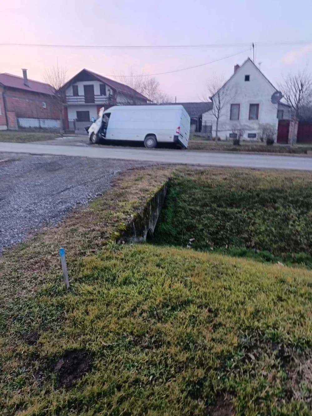 Više ozlijeđenih osoba u Brodskom Stupniku: Medicinska ekipa pruža liječničku pomoć!