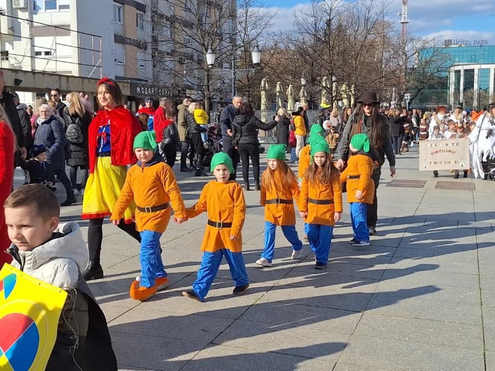 /VELIKA FOTOGALERIJA/ 27. Dječje pokladne svečanosti okupile male i velike građane u veseloj atmosferi