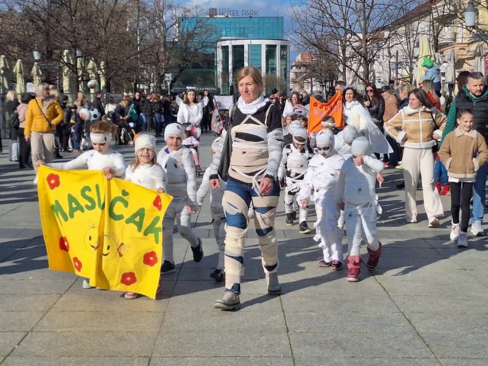 /VELIKA FOTOGALERIJA/ 27. Dječje pokladne svečanosti okupile male i velike građane u veseloj atmosferi