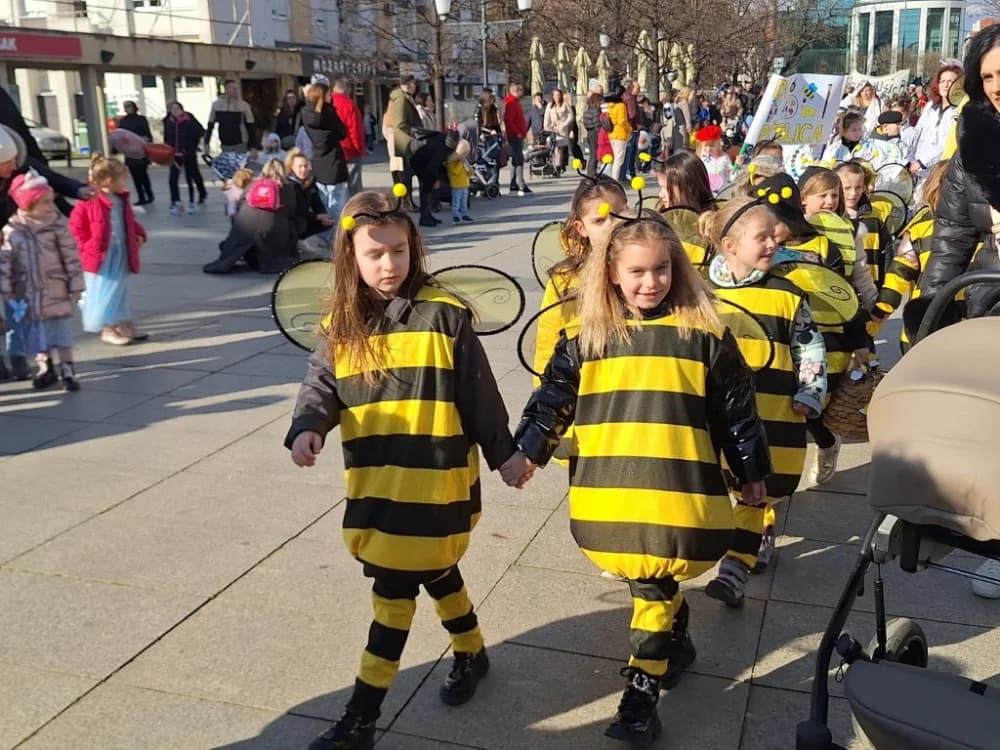 /VELIKA FOTOGALERIJA/ 27. Dječje pokladne svečanosti okupile male i velike građane u veseloj atmosferi