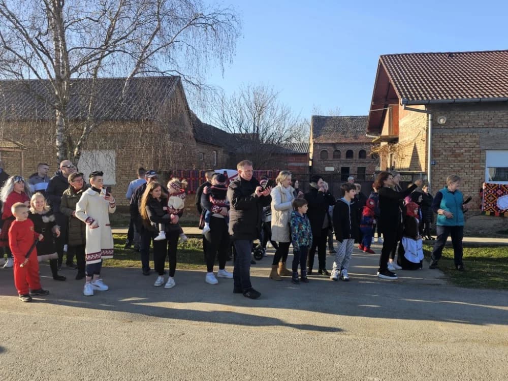 Najluđe maškare i ove godine u Donjoj Bebrini: Među Šokcima i Bosancima bili i Filipinci