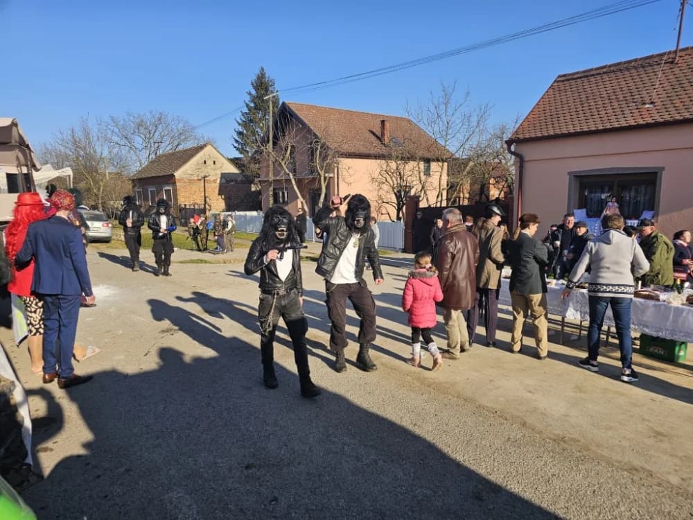 Najluđe maškare i ove godine u Donjoj Bebrini: Među Šokcima i Bosancima bili i Filipinci