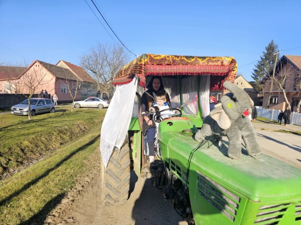Najluđe maškare i ove godine u Donjoj Bebrini: Među Šokcima i Bosancima bili i Filipinci