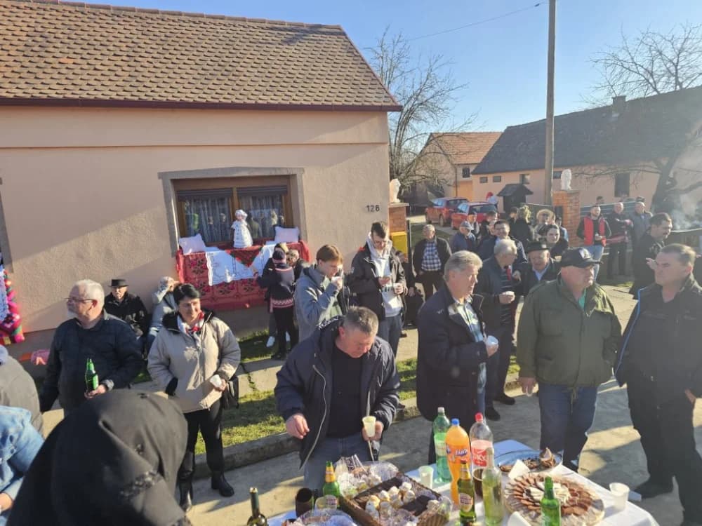 Najluđe maškare i ove godine u Donjoj Bebrini: Među Šokcima i Bosancima bili i Filipinci