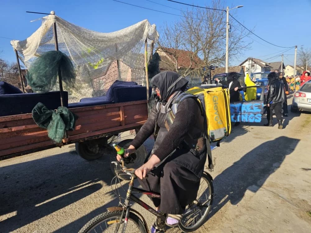 Najluđe maškare i ove godine u Donjoj Bebrini: Među Šokcima i Bosancima bili i Filipinci