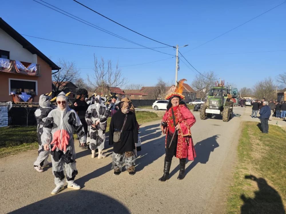 Najluđe maškare i ove godine u Donjoj Bebrini: Među Šokcima i Bosancima bili i Filipinci