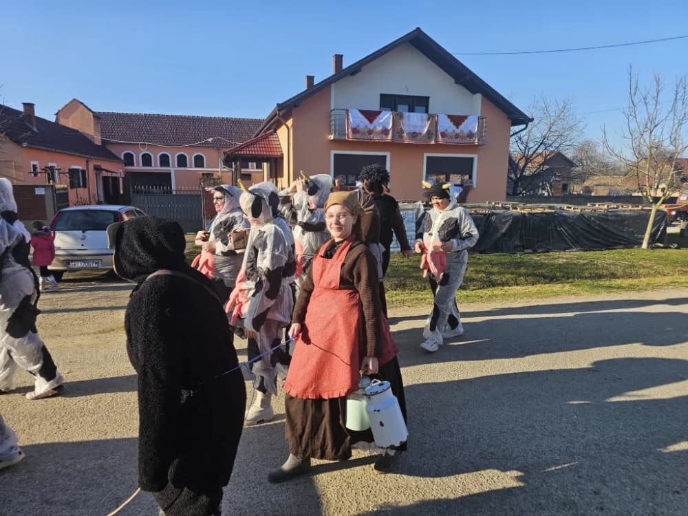 Najluđe maškare i ove godine u Donjoj Bebrini: Među Šokcima i Bosancima bili i Filipinci