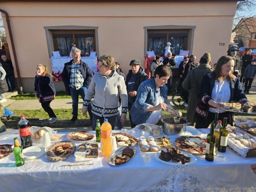 Najluđe maškare i ove godine u Donjoj Bebrini: Među Šokcima i Bosancima bili i Filipinci