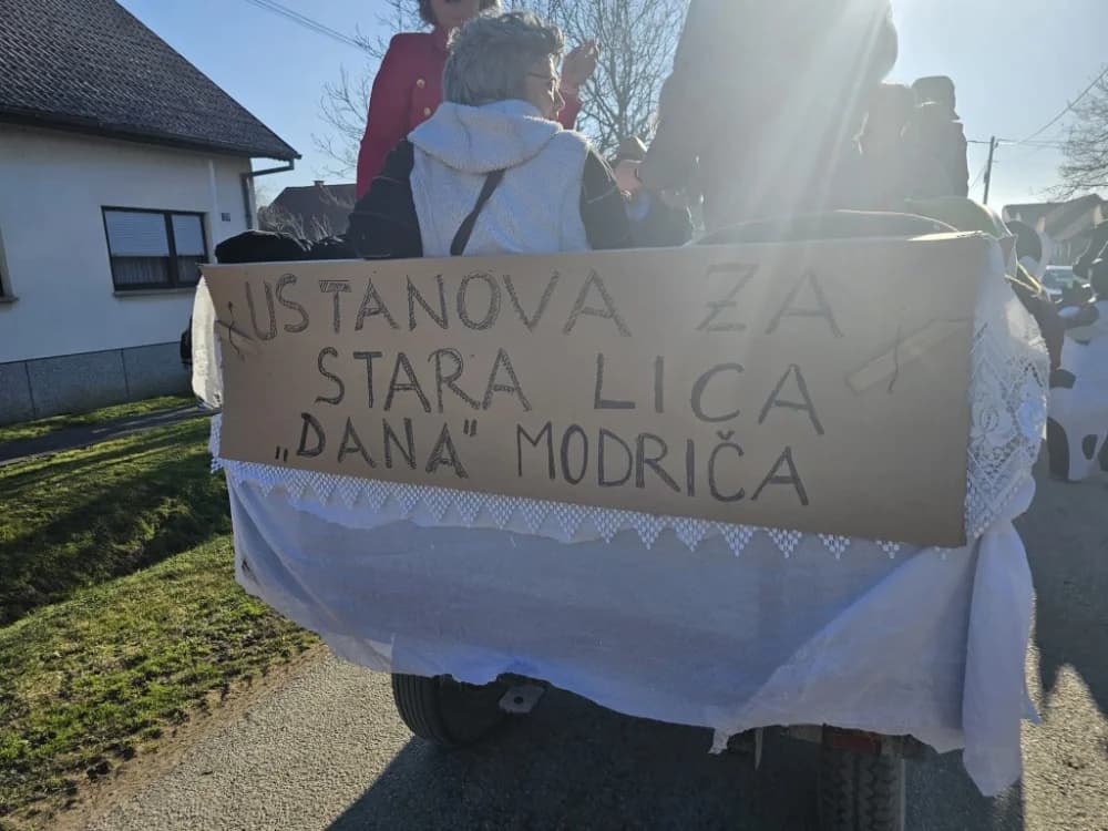 Najluđe maškare i ove godine u Donjoj Bebrini: Među Šokcima i Bosancima bili i Filipinci