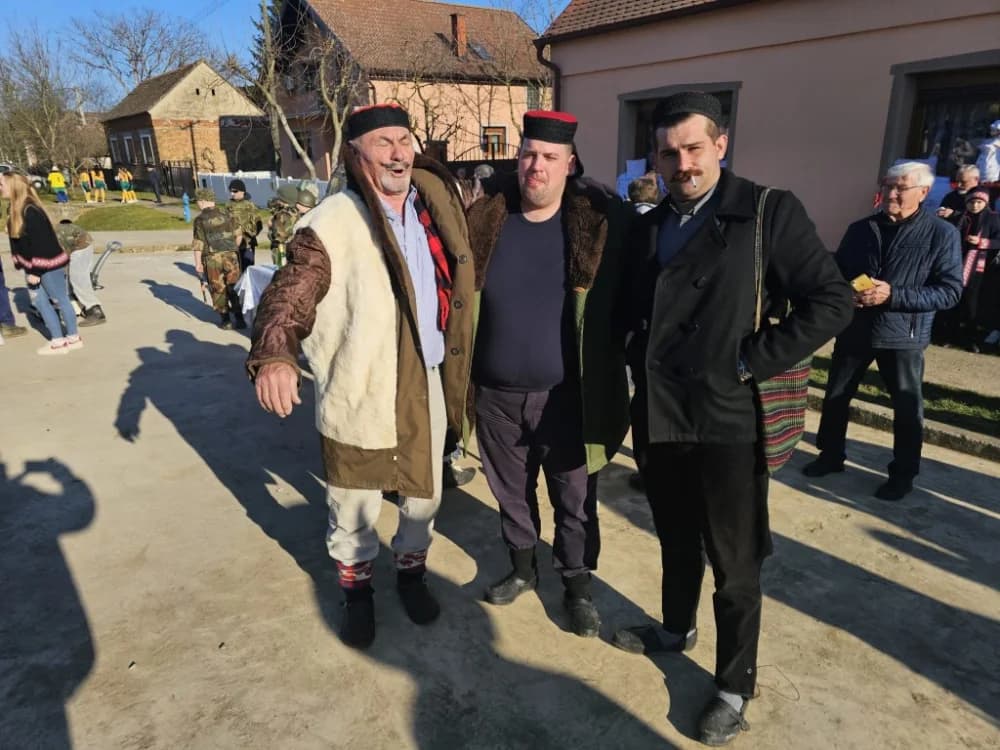 Najluđe maškare i ove godine u Donjoj Bebrini: Među Šokcima i Bosancima bili i Filipinci