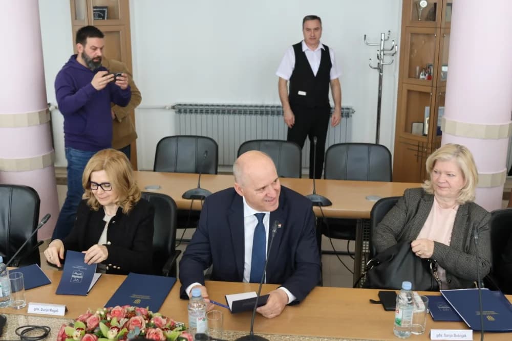 Održan sastanak u Brodsko-posavskoj županiji s ministrom Bačićem o više različitih tema i projekata koji idu u realizaciju