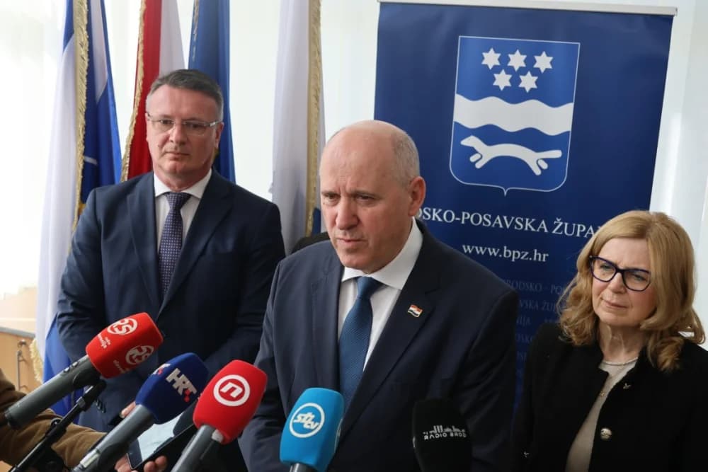 Održan sastanak u Brodsko-posavskoj županiji s ministrom Bačićem o više različitih tema i projekata koji idu u realizaciju