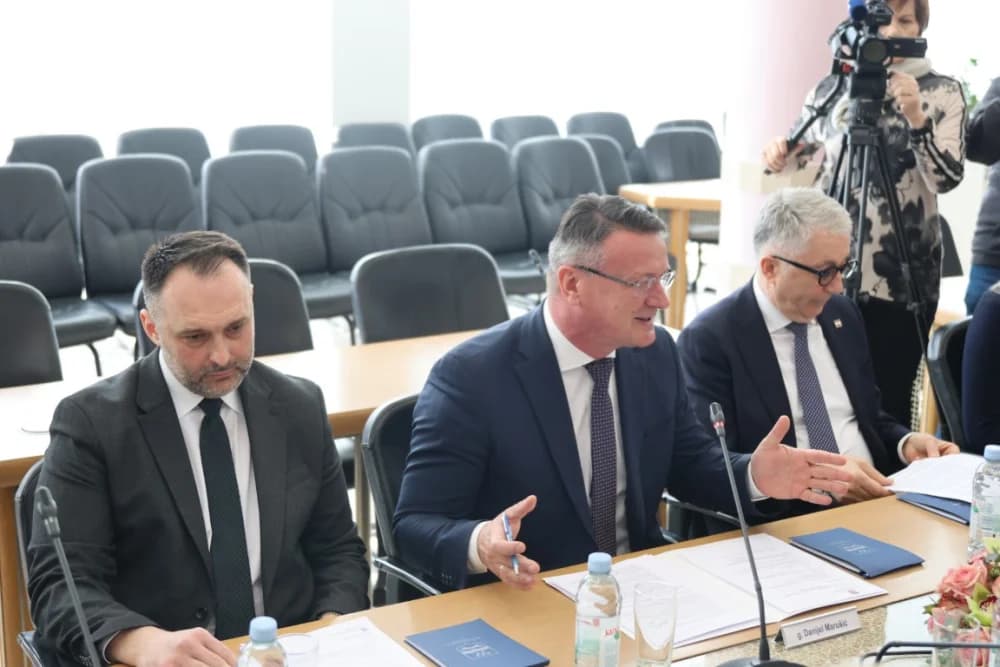 Održan sastanak u Brodsko-posavskoj županiji s ministrom Bačićem o više različitih tema i projekata koji idu u realizaciju