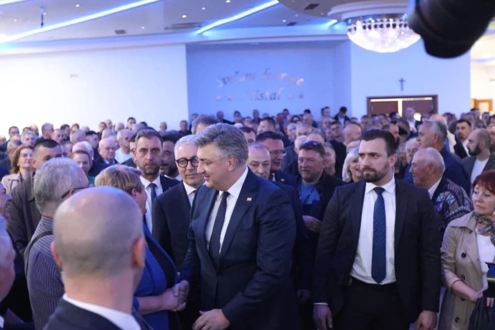 Veliko slavlje u Slavonskom Brodu povodom 35. obljetnice HDZ-a u Brodsko-posavskoj županiji: ʼSpremni smo na najzahtjevnije i najborbenije izboreʼ