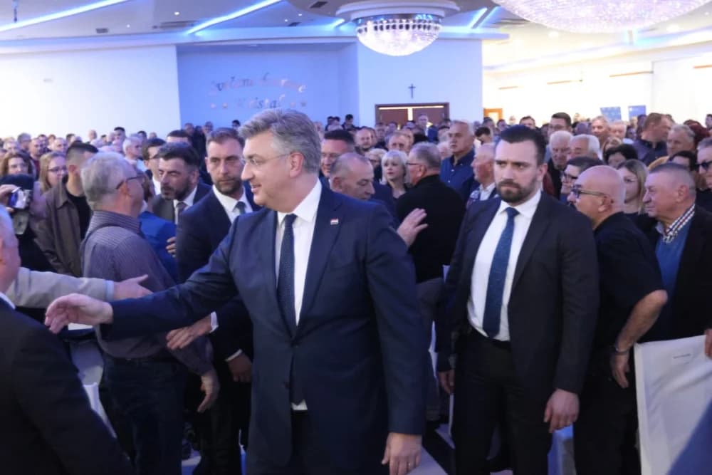 Veliko slavlje u Slavonskom Brodu povodom 35. obljetnice HDZ-a u Brodsko-posavskoj županiji: ʼSpremni smo na najzahtjevnije i najborbenije izboreʼ