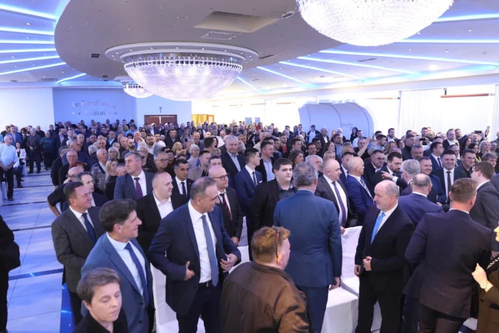 Veliko slavlje u Slavonskom Brodu povodom 35. obljetnice HDZ-a u Brodsko-posavskoj županiji: ʼSpremni smo na najzahtjevnije i najborbenije izboreʼ