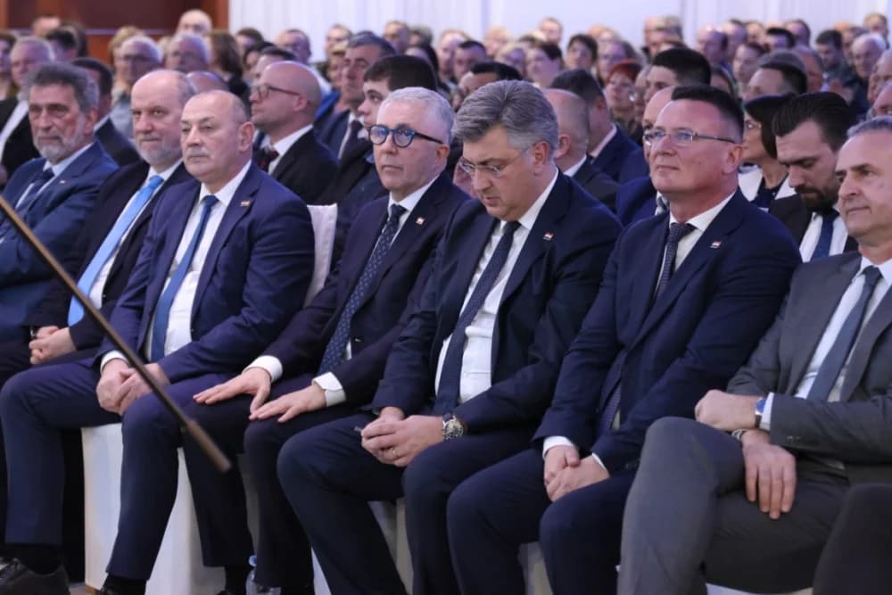Veliko slavlje u Slavonskom Brodu povodom 35. obljetnice HDZ-a u Brodsko-posavskoj županiji: ʼSpremni smo na najzahtjevnije i najborbenije izboreʼ