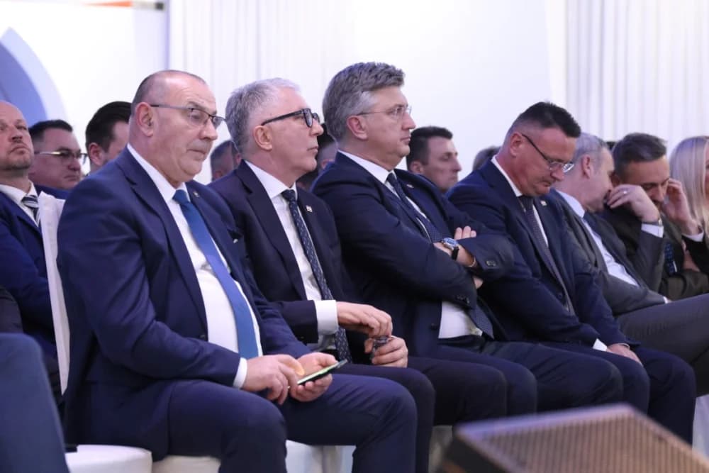 Veliko slavlje u Slavonskom Brodu povodom 35. obljetnice HDZ-a u Brodsko-posavskoj županiji: ʼSpremni smo na najzahtjevnije i najborbenije izboreʼ